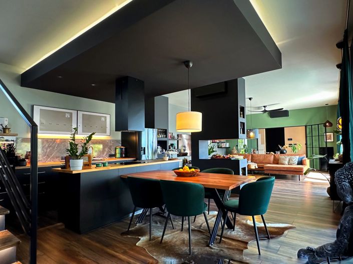 Image No.10-3 Bed Property for sale