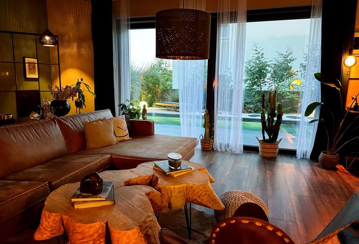 Image No.12-3 Bed Property for sale