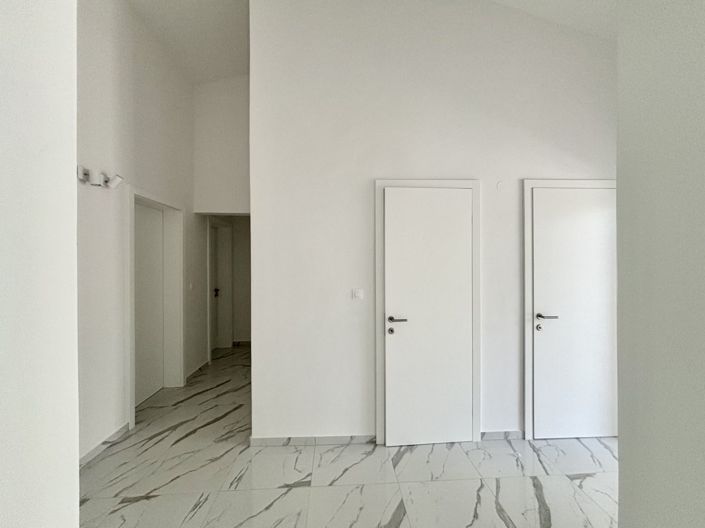 Image No.13-5 Bed Property for sale