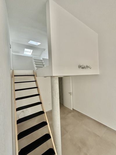 Image No.14-5 Bed Property for sale