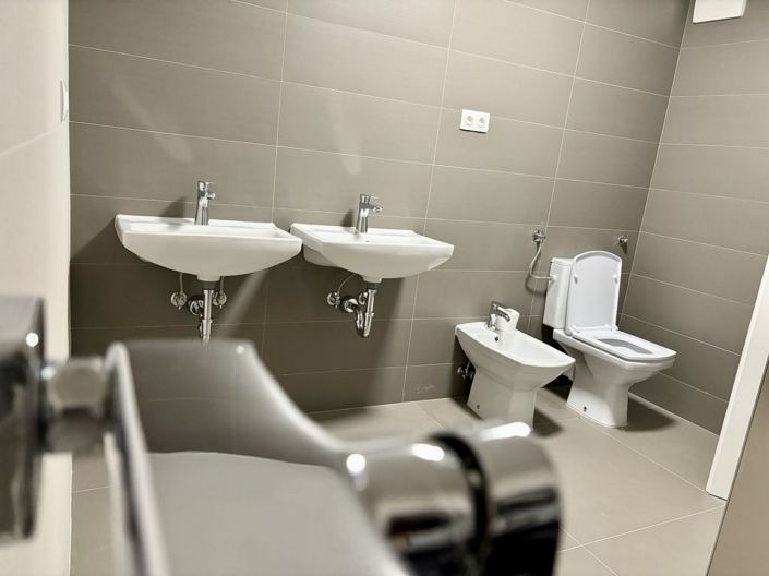 Image No.15-5 Bed Property for sale