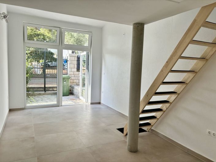 Image No.16-5 Bed Property for sale