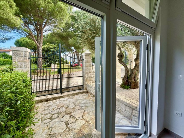 Image No.18-5 Bed Property for sale