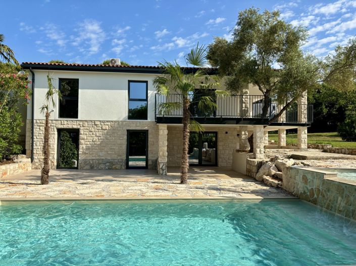 Image No.2-5 Bed Property for sale