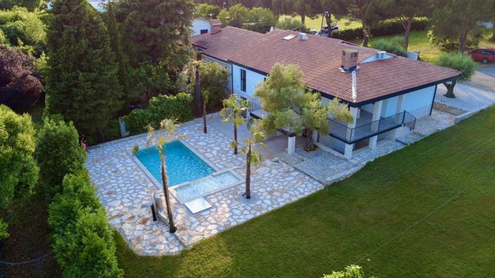 Image No.22-5 Bed Property for sale