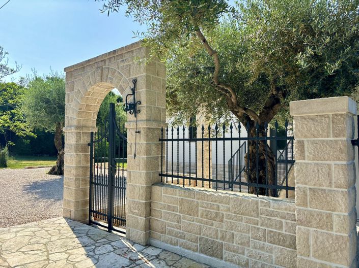 Image No.25-5 Bed Property for sale