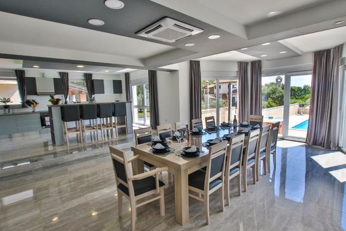 Image No.11-5 Bed Property for sale