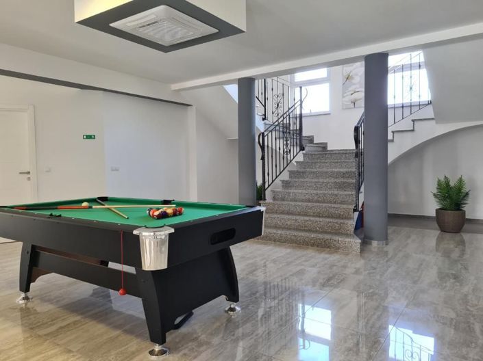 Image No.12-5 Bed Property for sale