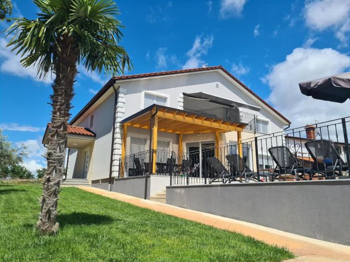 Image No.2-5 Bed Property for sale