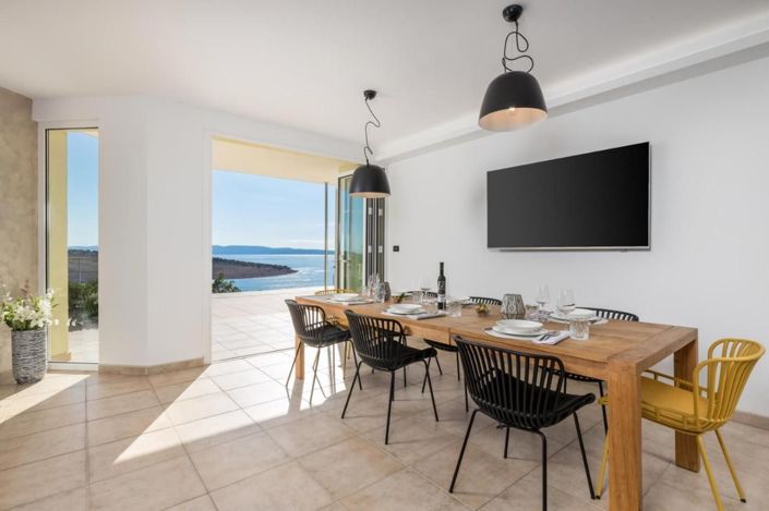 Image No.12-6 Bed Property for sale