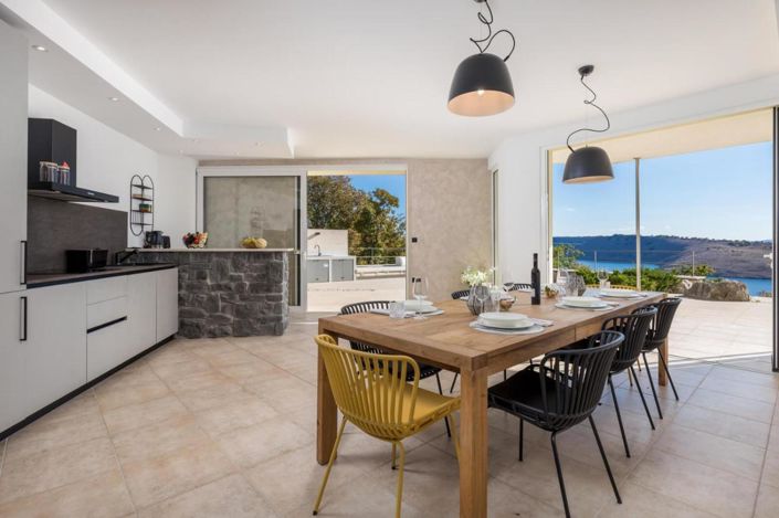 Image No.18-6 Bed Property for sale