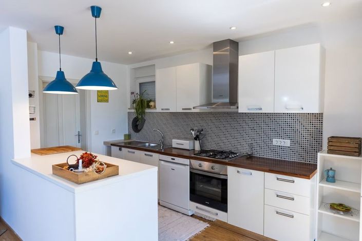 Image No.10-4 Bed Property for sale