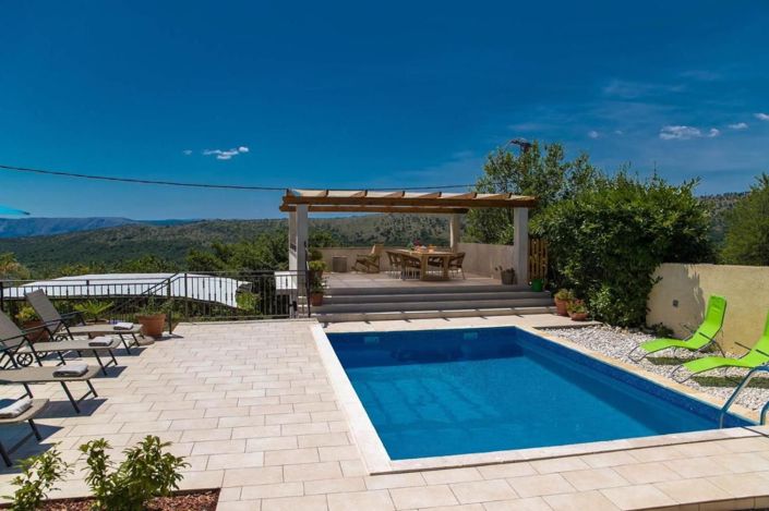 Image No.12-4 Bed Property for sale