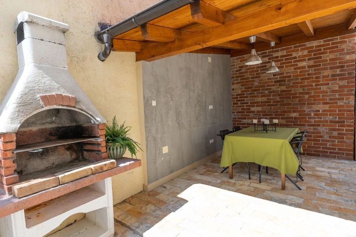 Image No.17-4 Bed Property for sale