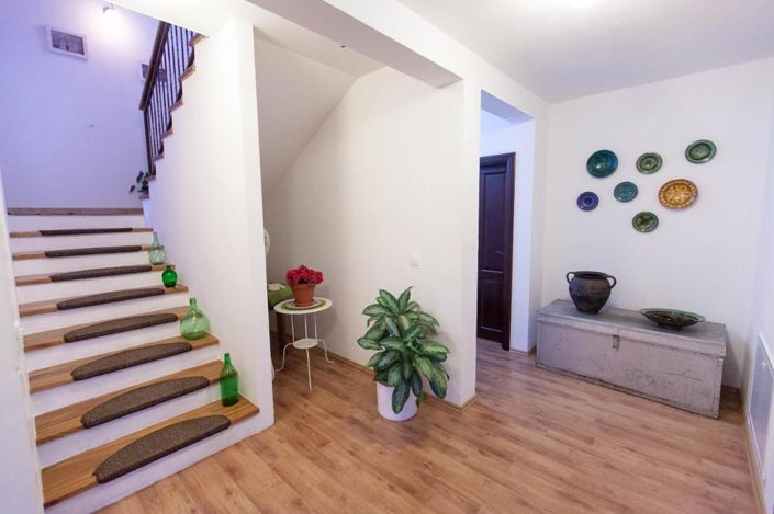 Image No.19-4 Bed Property for sale