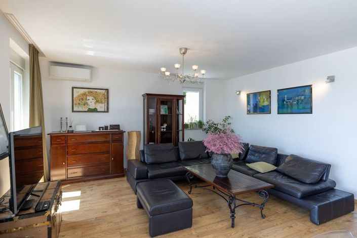 Image No.3-4 Bed Property for sale