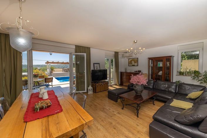 Image No.5-4 Bed Property for sale