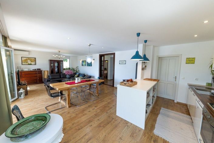 Image No.8-4 Bed Property for sale