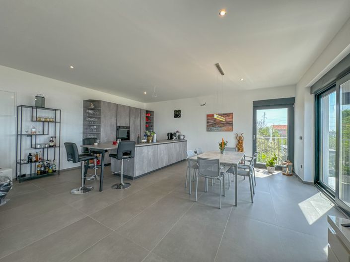 Image No.14-5 Bed Property for sale