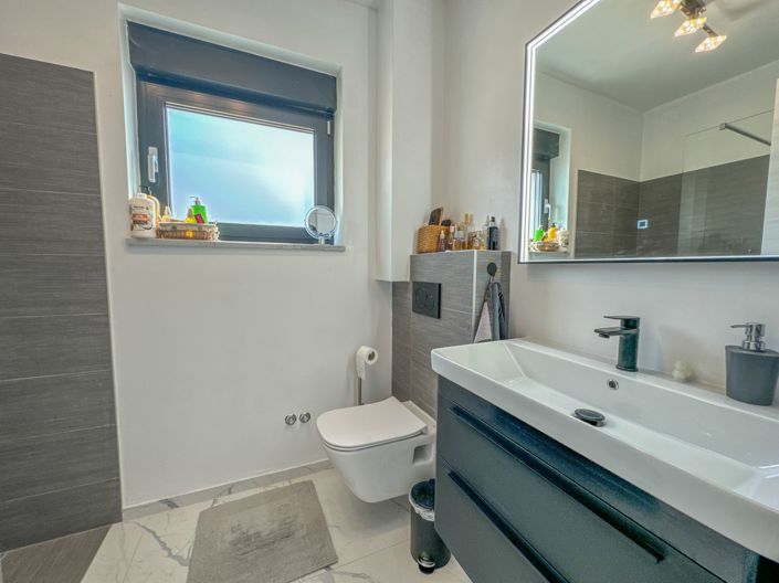 Image No.21-5 Bed Property for sale