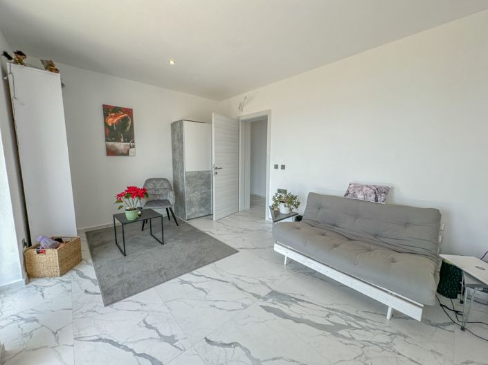 Image No.23-5 Bed Property for sale