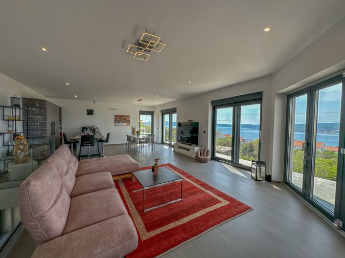 Image No.4-5 Bed Property for sale