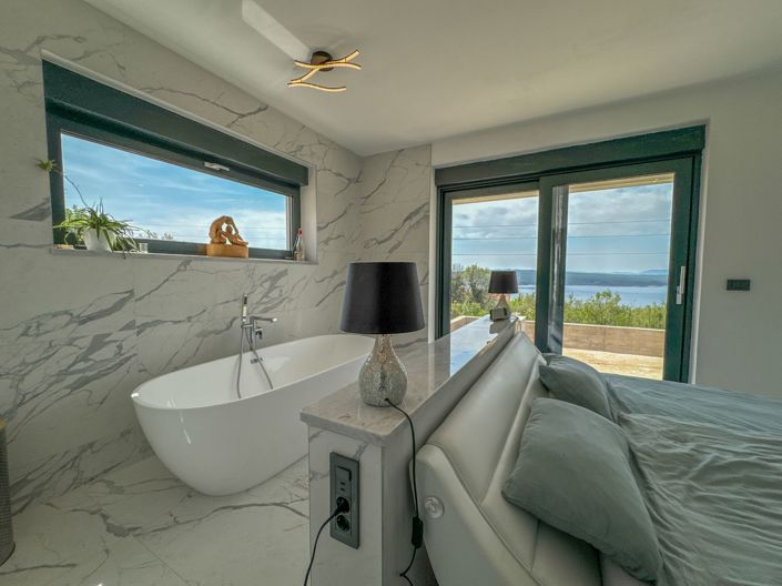 Image No.9-5 Bed Property for sale