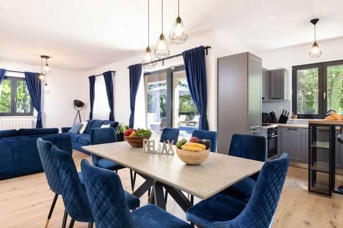 Image No.11-4 Bed Property for sale