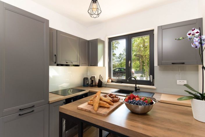 Image No.12-4 Bed Property for sale