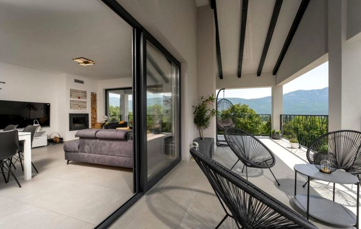 Image No.17-4 Bed Property for sale