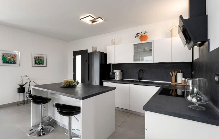 Image No.22-4 Bed Property for sale