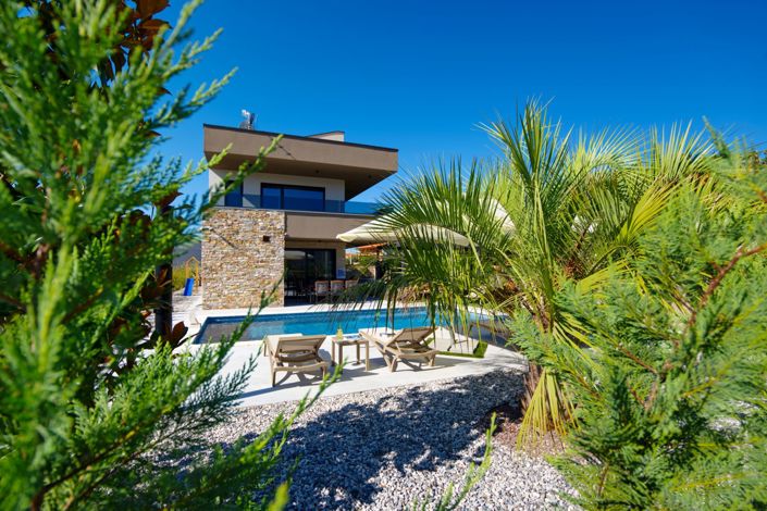 Image No.2-4 Bed Property for sale