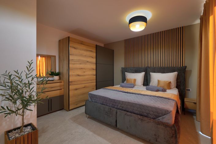 Image No.20-4 Bed Property for sale