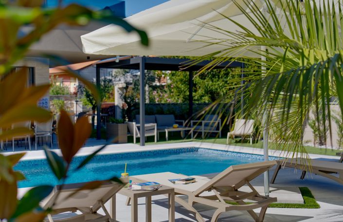 Image No.4-4 Bed Property for sale