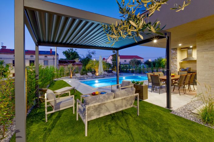 Image No.6-4 Bed Property for sale