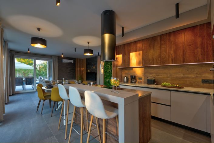 Image No.7-4 Bed Property for sale