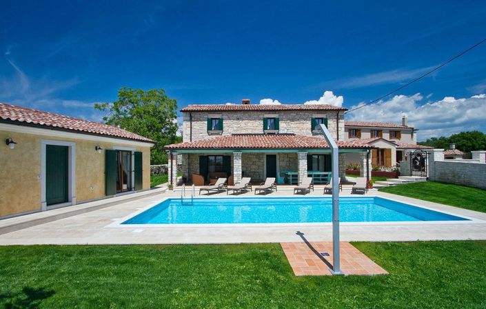 Image No.1-5 Bed Property for sale