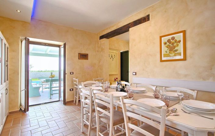 Image No.8-5 Bed Property for sale