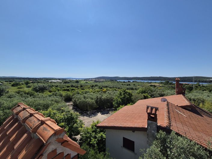 Image No.15-12 Bed Property for sale