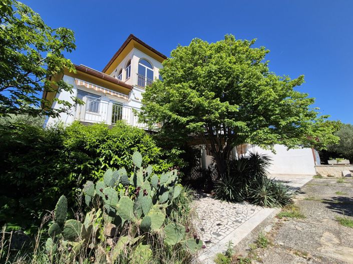 Image No.3-12 Bed Property for sale