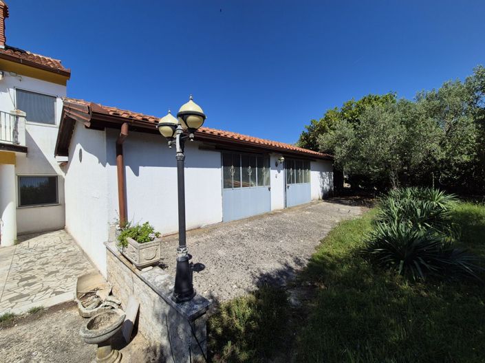 Image No.6-12 Bed Property for sale