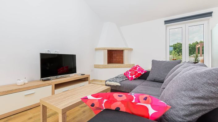 Image No.8-3 Bed Property for sale