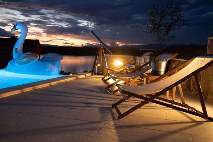 Image No.10-12 Bed Property for sale