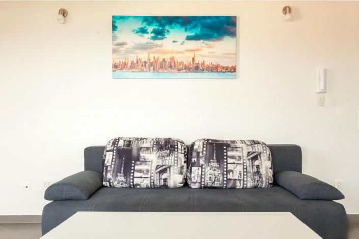 Image No.19-12 Bed Property for sale