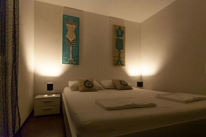 Image No.24-12 Bed Property for sale