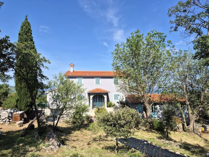 Image No.1-6 Bed Property for sale