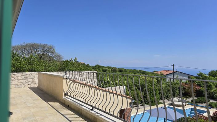 Image No.19-3 Bed Property for sale