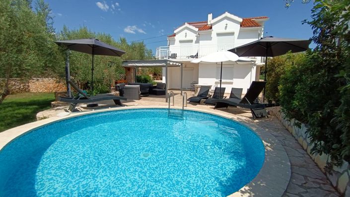 Image No.1-5 Bed Property for sale