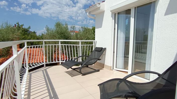 Image No.16-5 Bed Property for sale