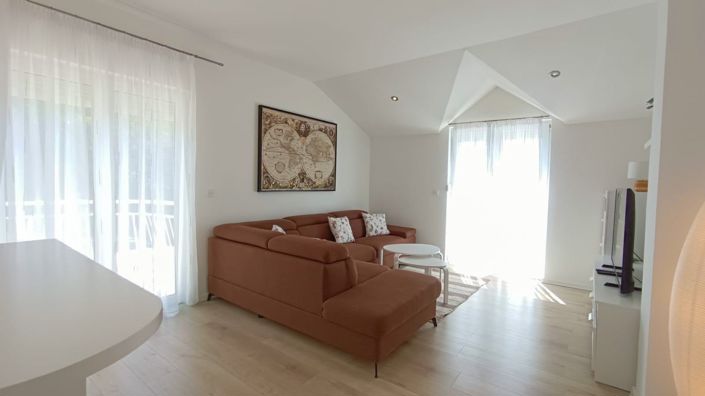 Image No.9-5 Bed Property for sale